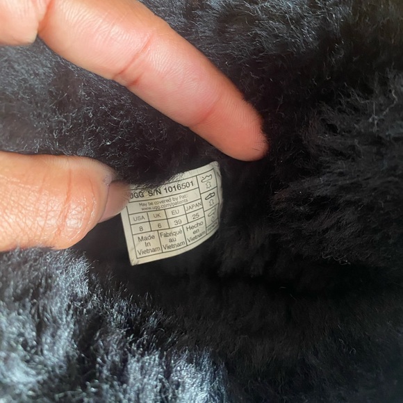 EUC Bailey Bow tie Uggs - Size 8 - Picture 8 of 9